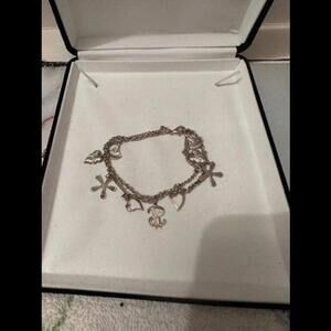 Discover Your Unique Style with a Charm Bracelet!